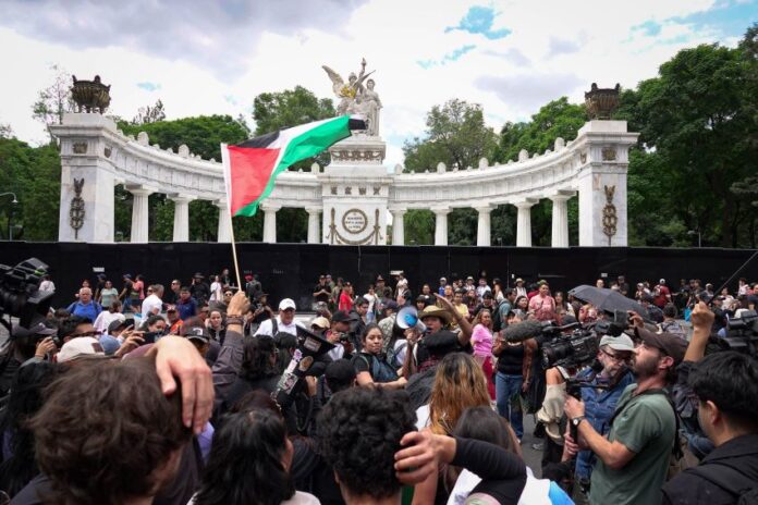 protesters in alameda park Mexico City