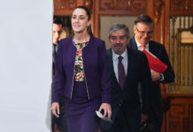 Most US trade remains duty-free after Mexico secures a 90-day extension on Trump’s most recent tariff threat Foreign Affairs Minister Juan Ramón de la Fuente and Economy Minister Marcelo Ebrard follow behind President Sheinbaum