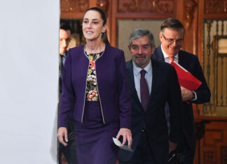 Most US trade remains duty-free after Mexico secures a 90-day extension on Trump’s most recent tariff threat Foreign Affairs Minister Juan Ramón de la Fuente and Economy Minister Marcelo Ebrard follow behind President Sheinbaum