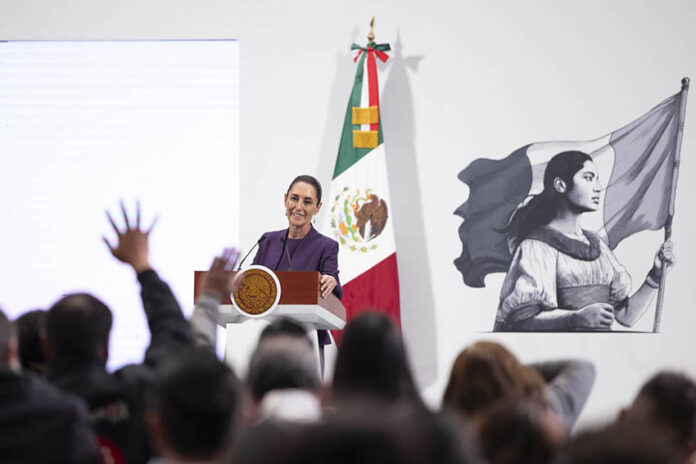 President Sheinbaum in front of an audience of reporters