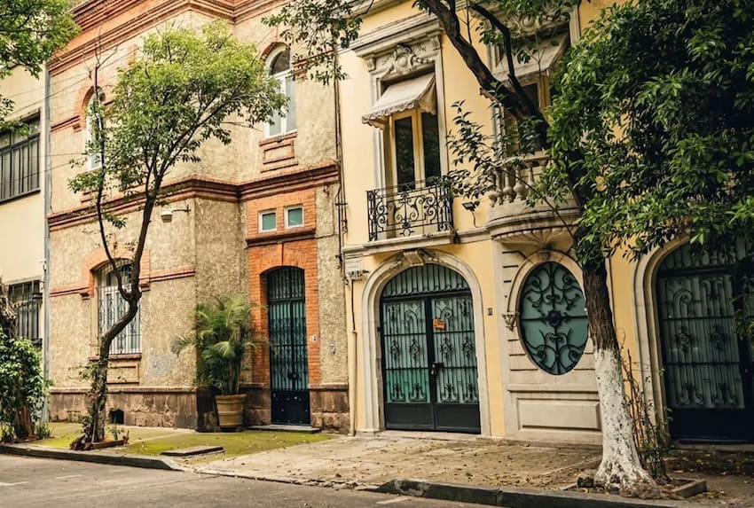 A row of homes and businesses in Mexico City's Roma Norte