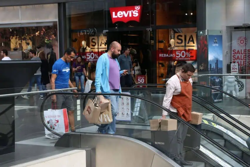 People shopping at a Mexican shopping mall