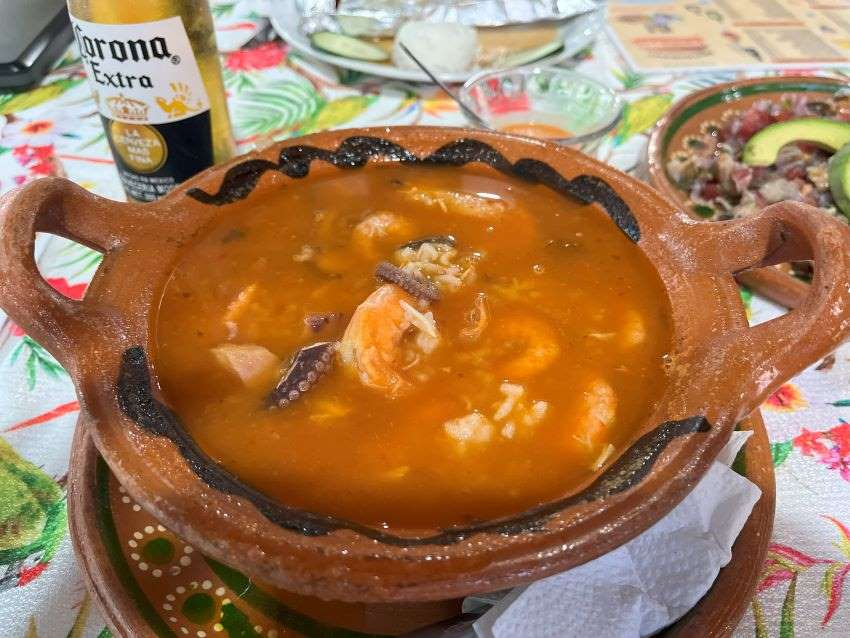 Clay dish holds arroz a la tumbada