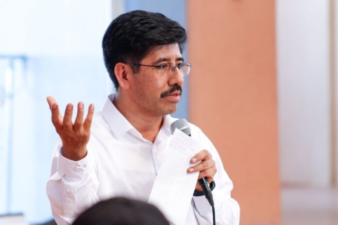 Men in a white shirt