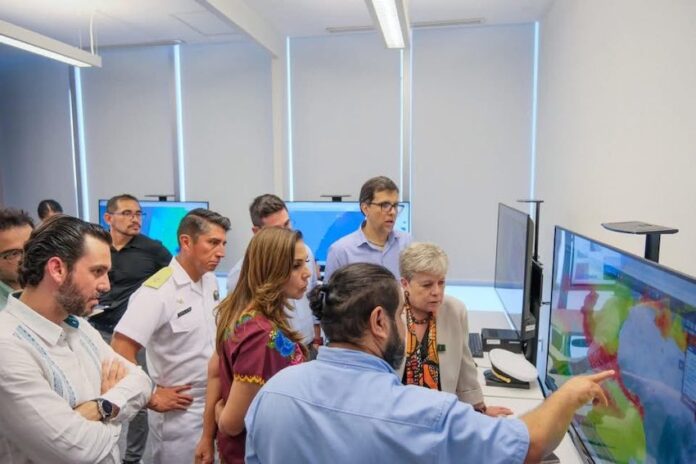 Quintana Roo Governor Mara Lezama and Environment Minister Alicia Bárcena view screens monitoring sargassum on Mexico's Caribbean coast