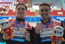 Mexico’s divers dominate podium with 4 medals in Singapore two swimmers holding medals