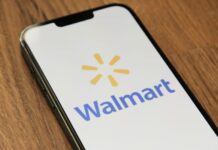 Walmart executives back Plan México after meeting with Sheinbaum cel phone with image of Walmart logo