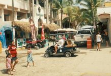 golf cart, people and buidlings of a Nayarit town