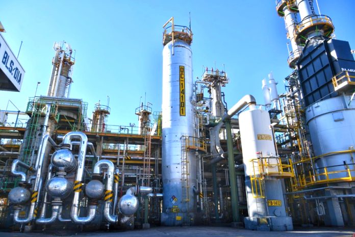 Pemex refinery in Salamanca