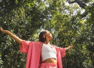 Spiritual tourism in Mexico: Are the rituals really ancient? A woman with outstretched arms